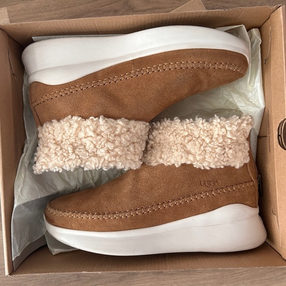 Ugg Australia Woman’s Montrose Sneaker, Zip Back- EUC - Picture 5 of 15